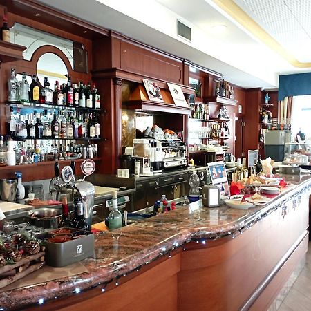 סאסארי Hotel Grazia Deledda מראה חיצוני תמונה