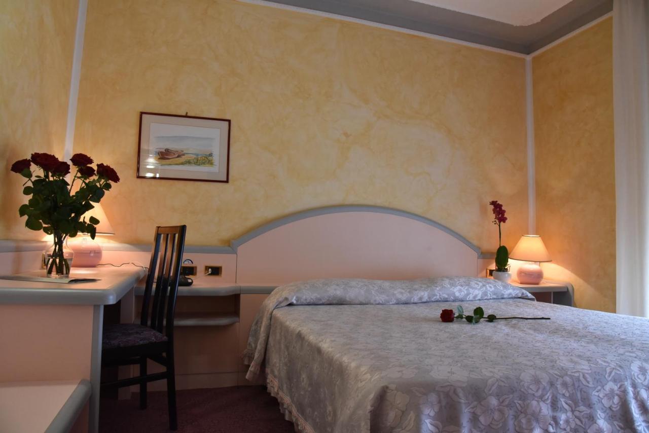 סאסארי Hotel Grazia Deledda מראה חיצוני תמונה