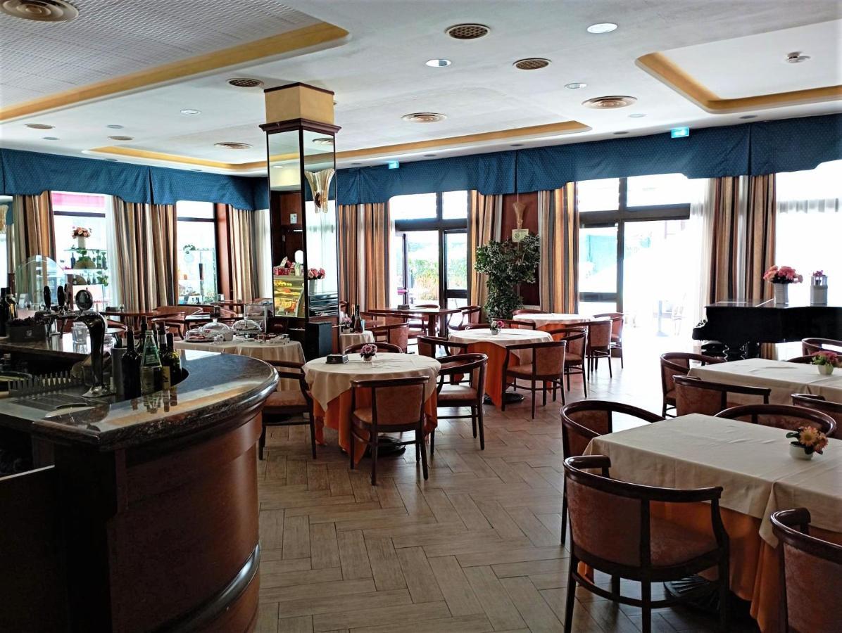 סאסארי Hotel Grazia Deledda מראה חיצוני תמונה