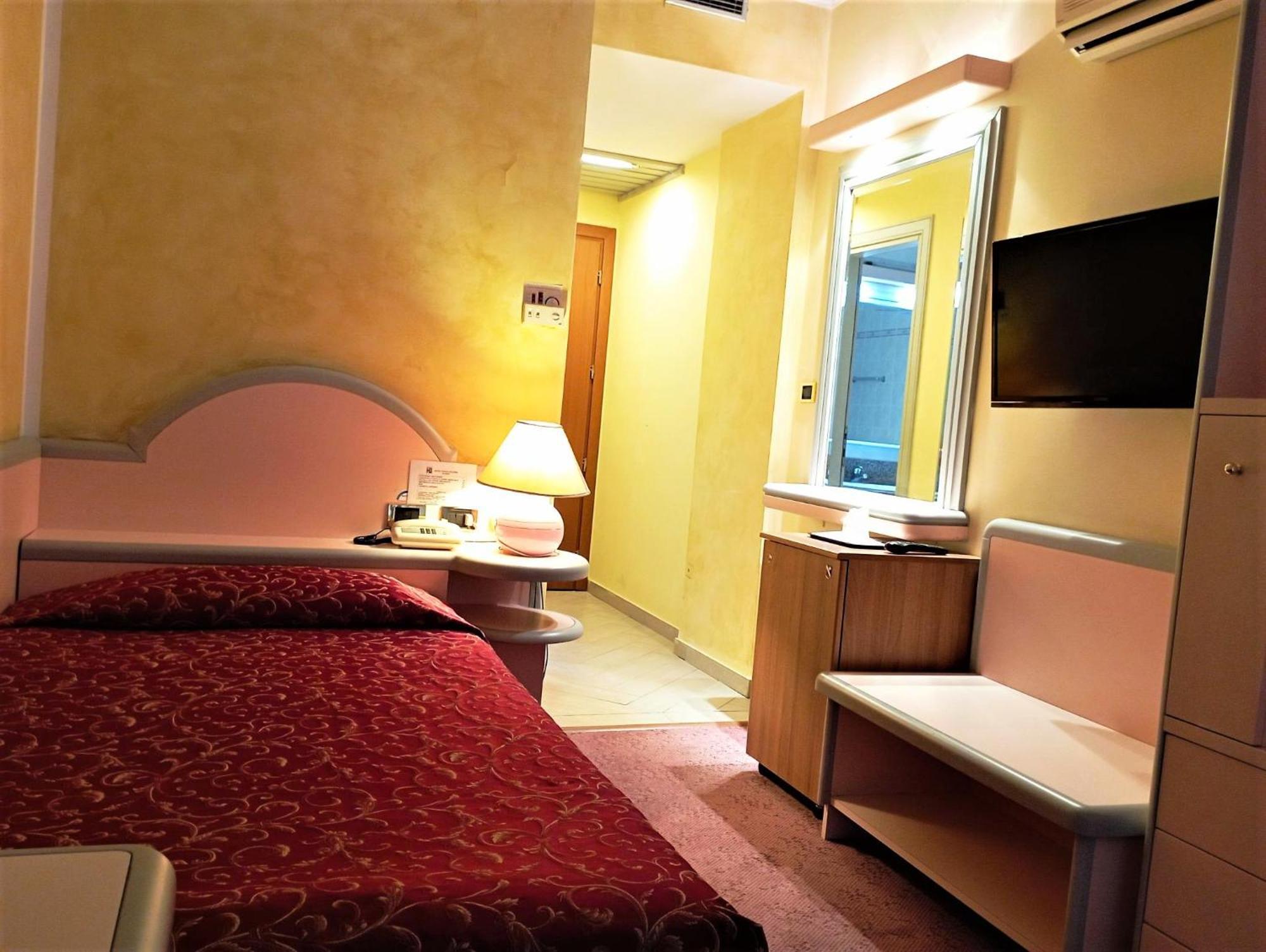 סאסארי Hotel Grazia Deledda מראה חיצוני תמונה