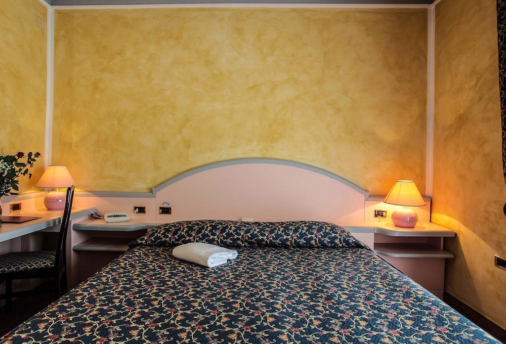 סאסארי Hotel Grazia Deledda חדר תמונה