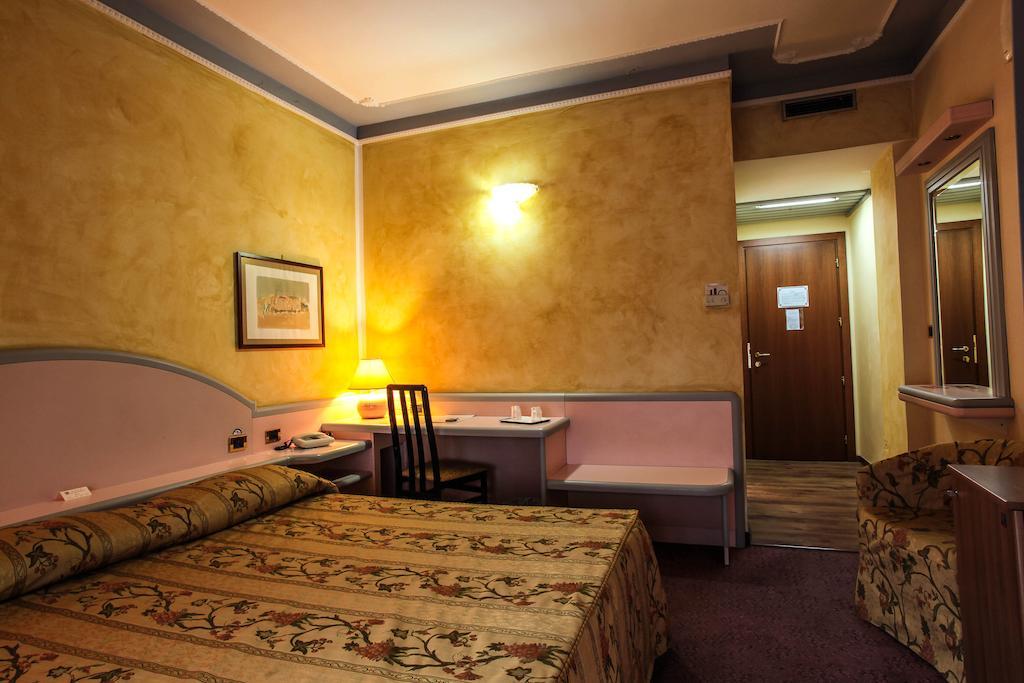 סאסארי Hotel Grazia Deledda חדר תמונה
