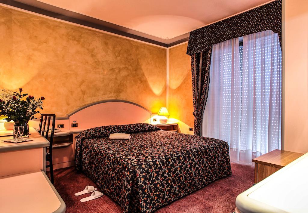סאסארי Hotel Grazia Deledda חדר תמונה