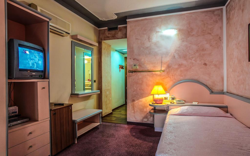 סאסארי Hotel Grazia Deledda חדר תמונה