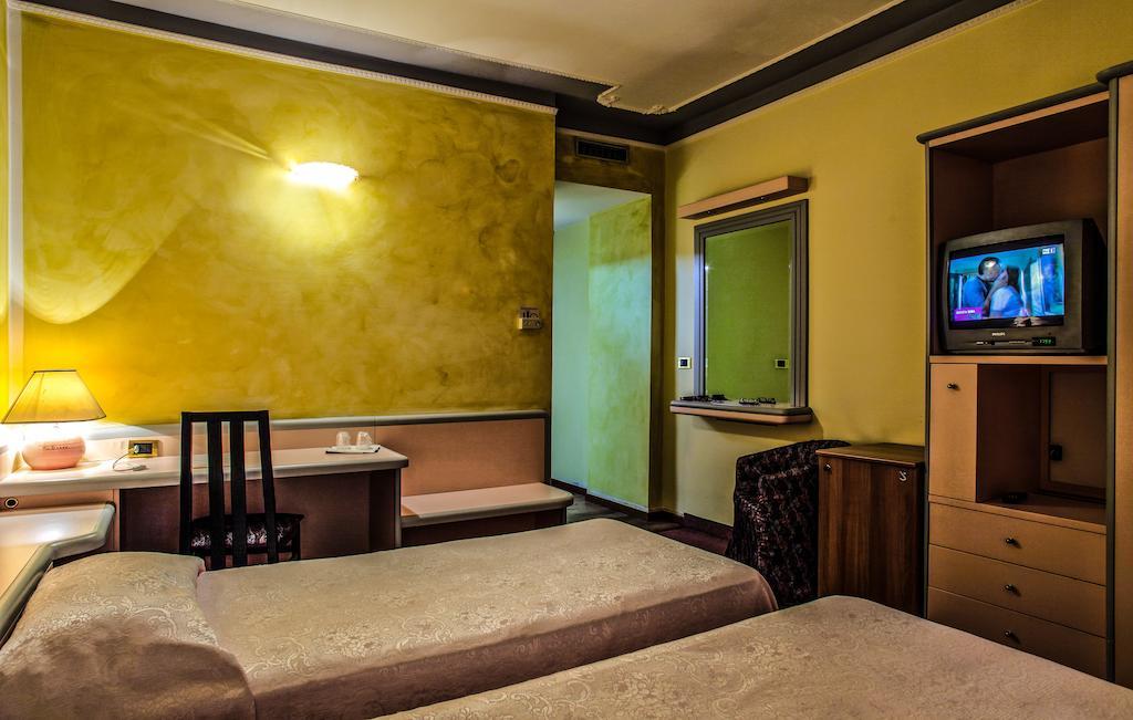 סאסארי Hotel Grazia Deledda חדר תמונה